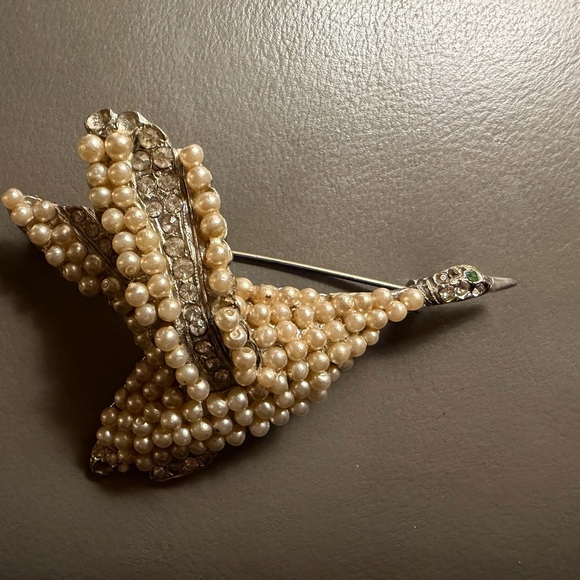 Jewelry - Vintage Pearl & Rhinestone Silver Bird (Goose?) Brooch